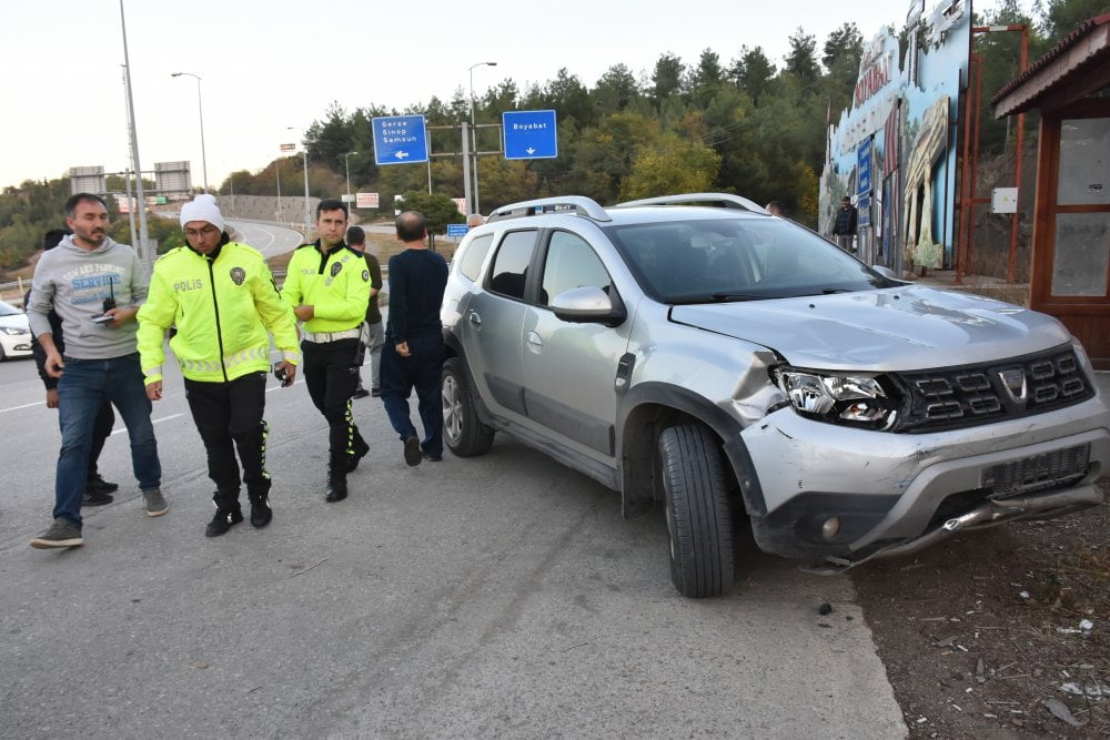 Boyabat’ta otomobille motosiklet çarpıştı : 2 yaralı!